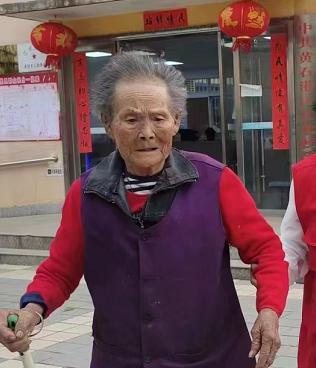 走失者照片 黄冈急寻：八旬老太走失多日，穿白色...