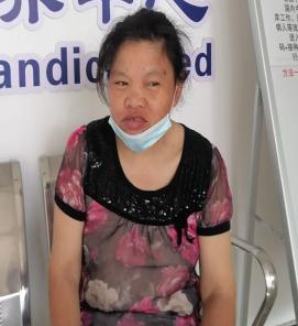 走失者照片 衢州江山寻亲：中年女子被救助，穿花...
