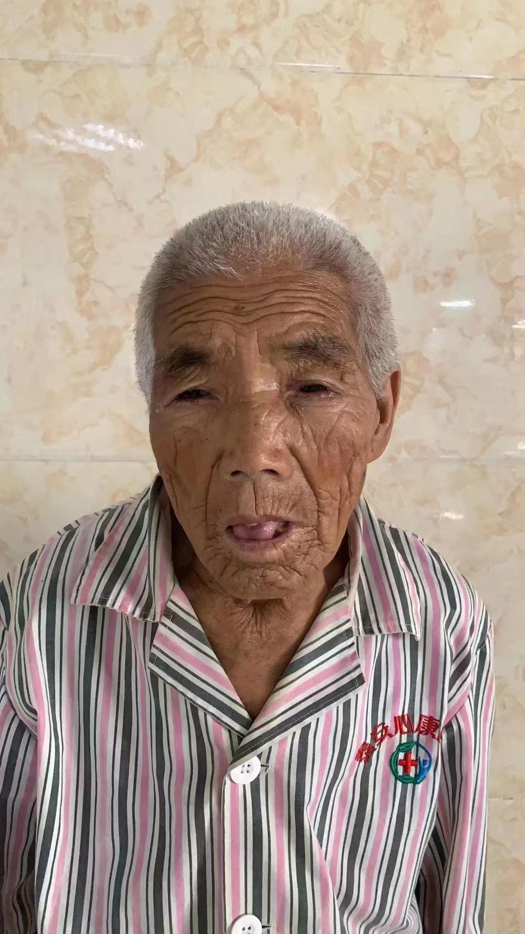 走失者照片 泰安寻亲！八旬老太被救助多日，穿棕...