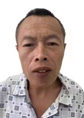 走失者照片 开封寻亲：五旬男子被救助多日，穿蓝...