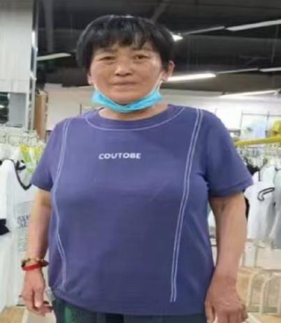 走失者照片 紧急寻人：周口五旬女子失联，穿深蓝...
