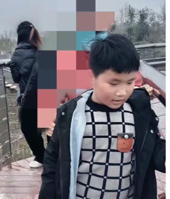走失者照片 商丘急寻：10岁男孩失联，穿灰色短...