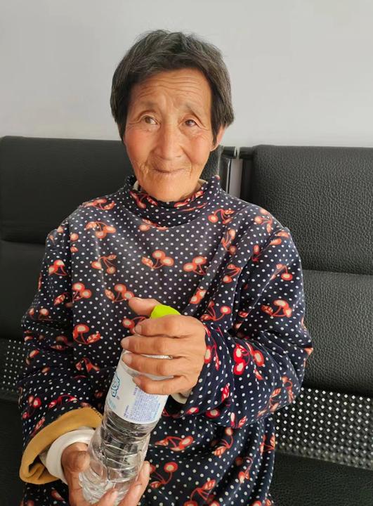 走失者照片 日照寻亲：六旬老太被救助，高1米4...