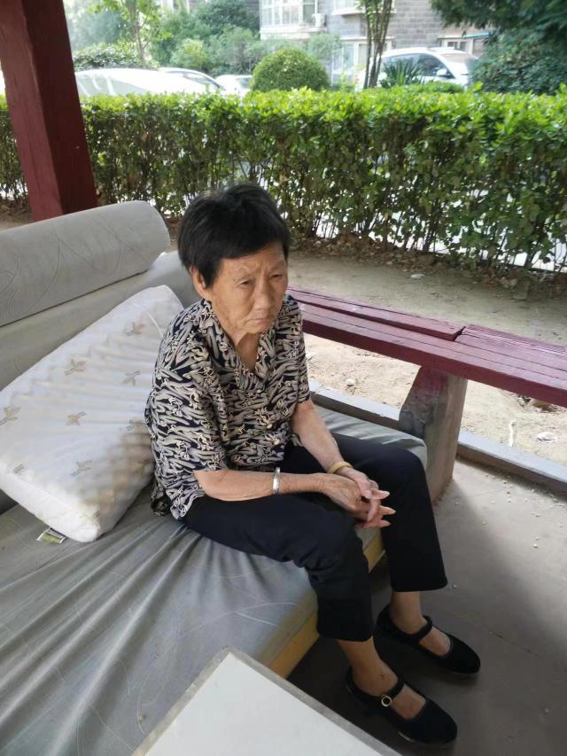 走失者照片 郑州急寻：七旬老太走失，戴有走失手...