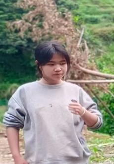 走失者照片 黔东南州急寻：14岁女孩失联，穿白...