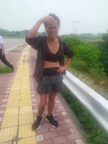 走失者照片 荆门京山寻亲：中年女子被救助，穿咖...