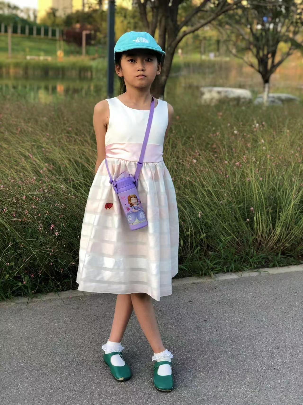 走失者照片 西安急寻！五年级女孩失联，戴蓝色医...