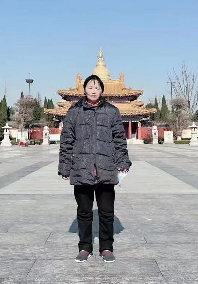 走失者照片 济宁急寻！五旬女子走失，短发，穿黑...