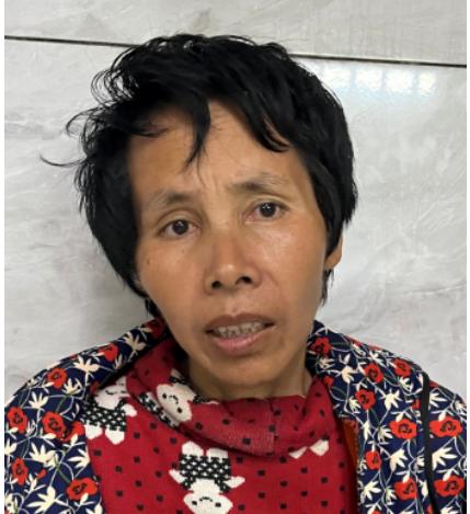 走失者照片 贵港寻亲：五旬女子被救助，穿红色花...