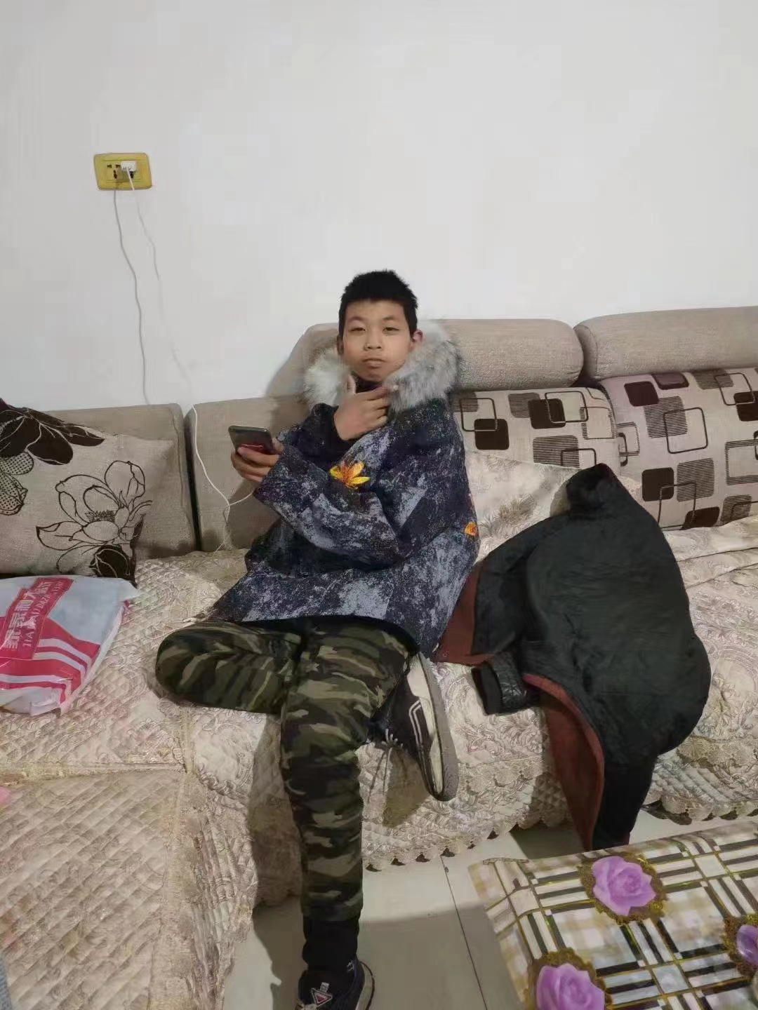 走失者照片 晋中急寻：16岁男孩失联月余，穿黑...