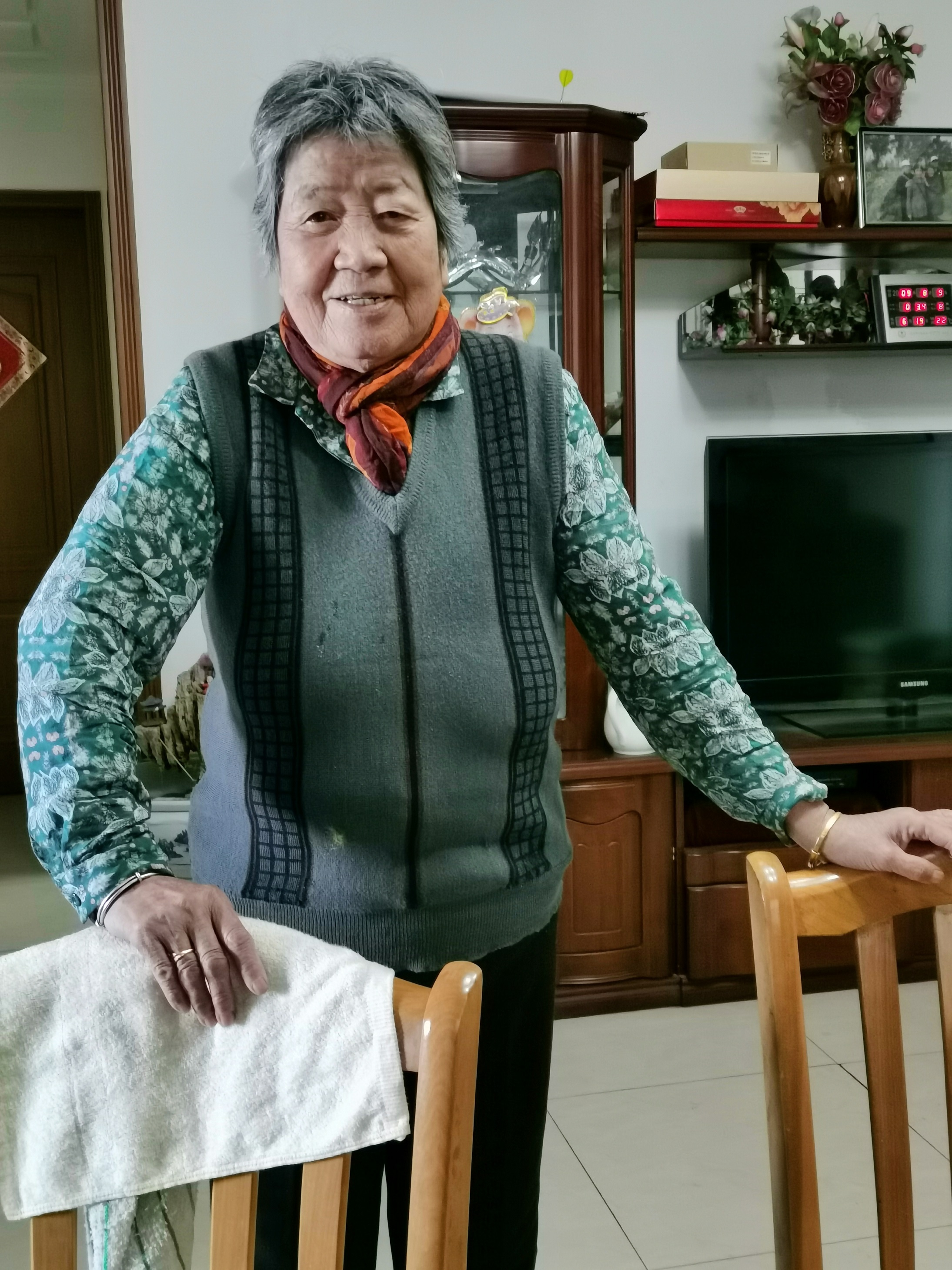 走失者照片 北京急寻：八旬老太失联，穿红色长袖...