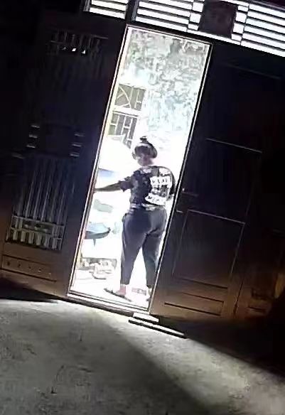 走失者照片 来宾急寻：17岁女孩失联，穿黑色衣...
