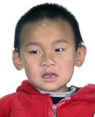 走失者照片 重庆寻亲：3岁男孩被救助，裹灰色布...