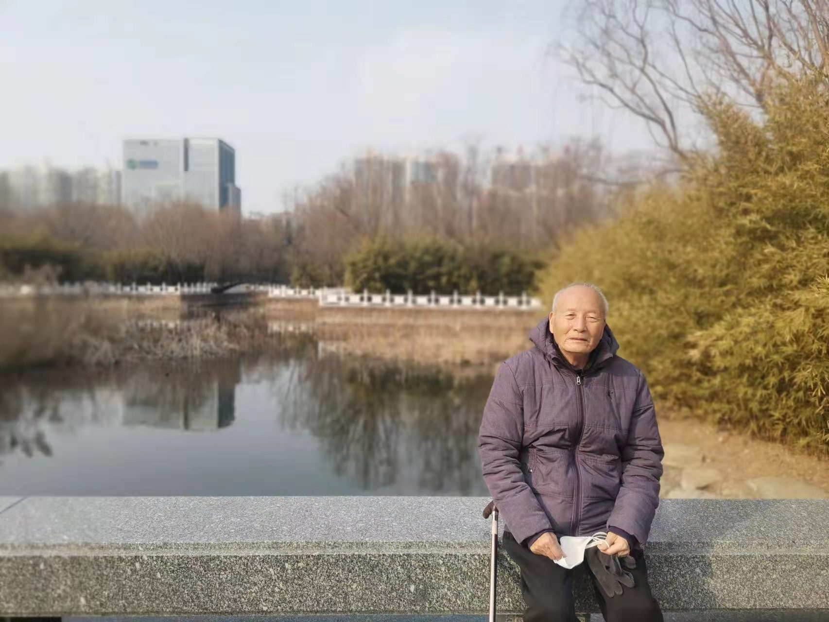 走失者照片 平顶山急寻：八旬老人走失，穿灰色短...