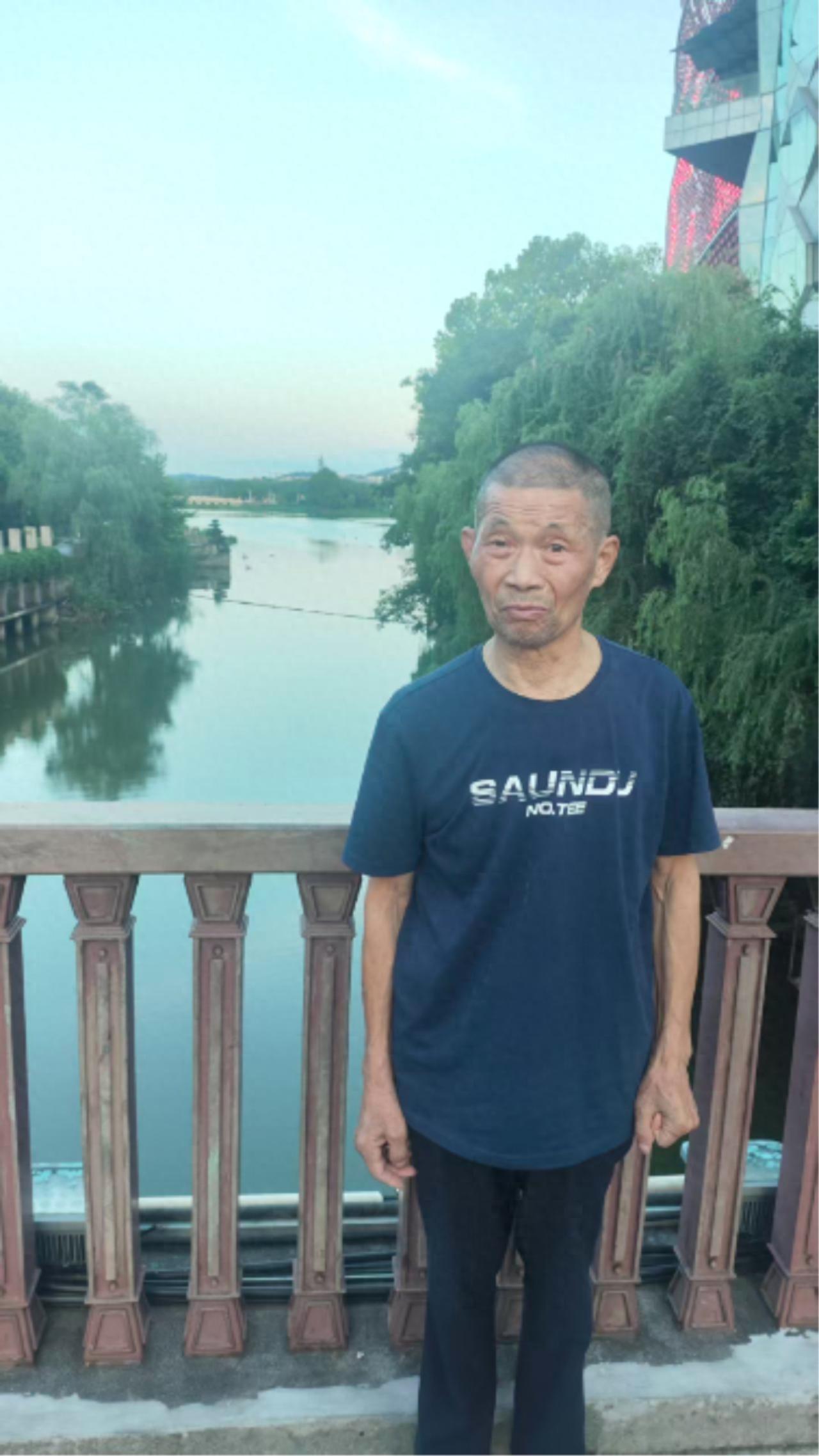 走失者照片 武汉市寻人：七旬老人走失，穿浅灰色...