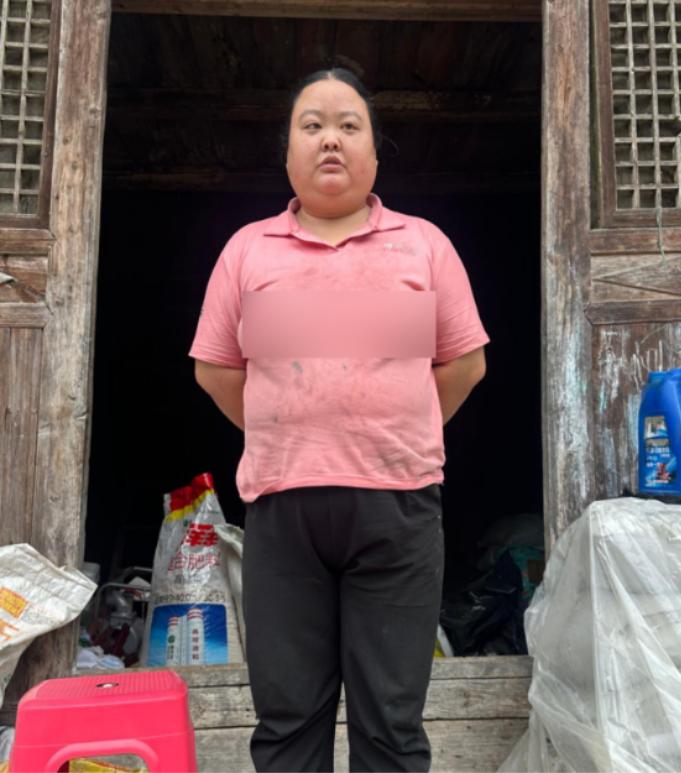 走失者照片 重庆市寻亲：青年女子被救助，高约1...