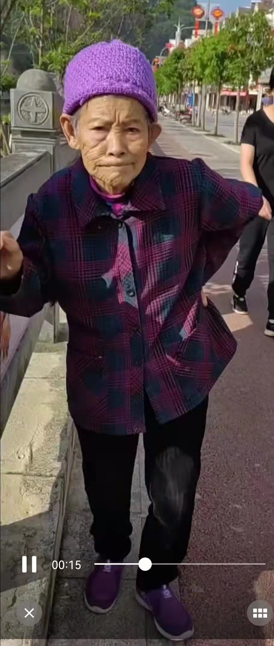 走失者照片 河池急寻：八旬老太失联，穿紫色花外...