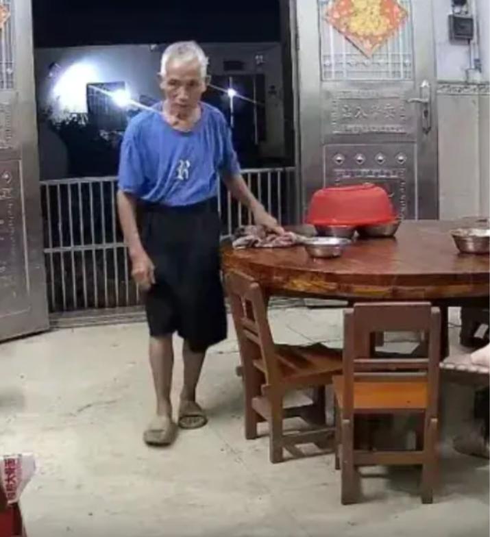 走失者照片 贵港寻人：七旬老人走失，穿灰白色上...