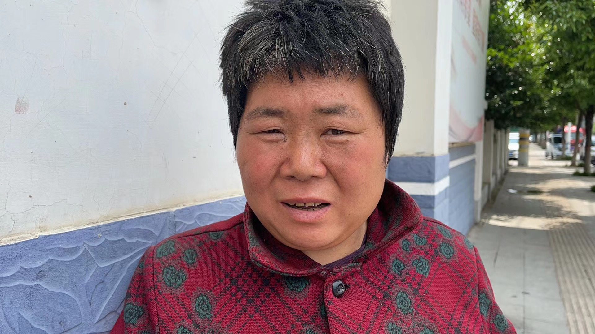 走失者照片 驻马店救助站：青年女子被救助，穿红...