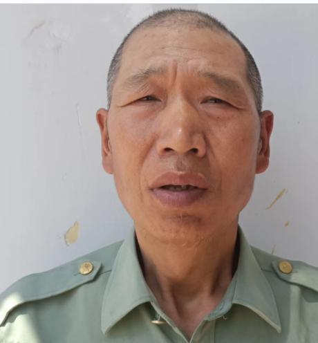 走失者照片 开封寻亲：五旬男子被救助，穿格子衬...