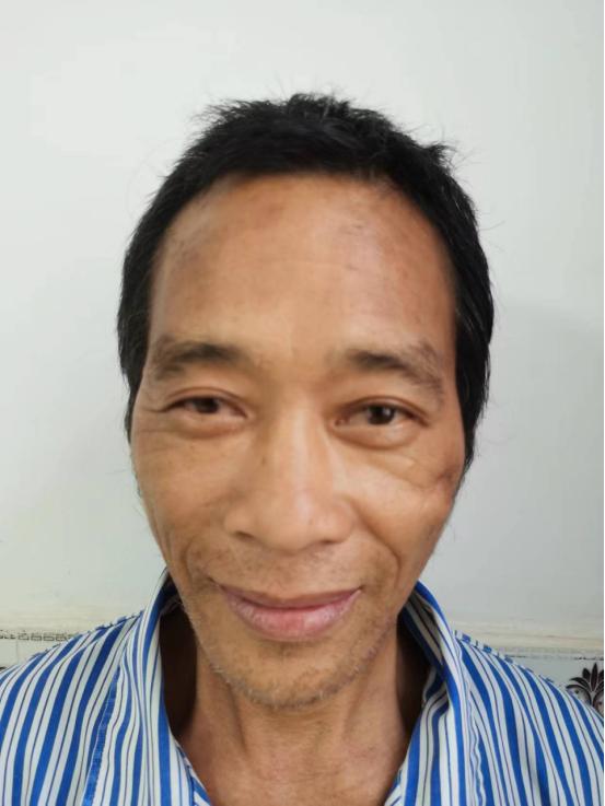 走失者照片 百色寻亲：中年男子被救助，穿灰色衬...
