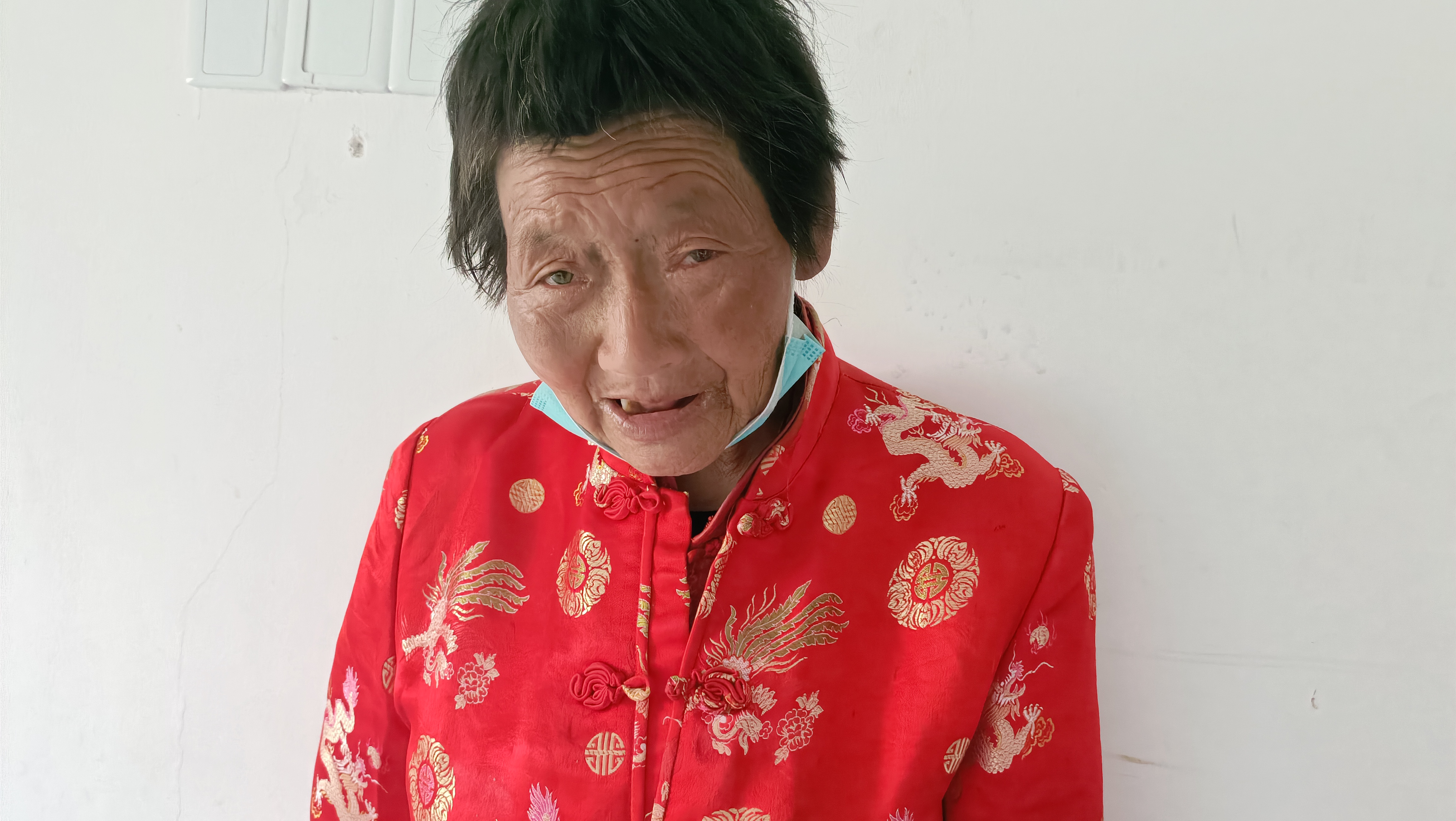 走失者照片 连云港寻亲：六旬老太被救助，高1米...