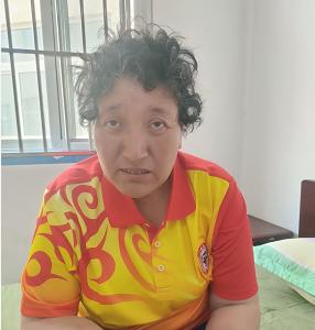 走失者照片 潍坊寿光寻亲：六旬老太被救助，穿紫...