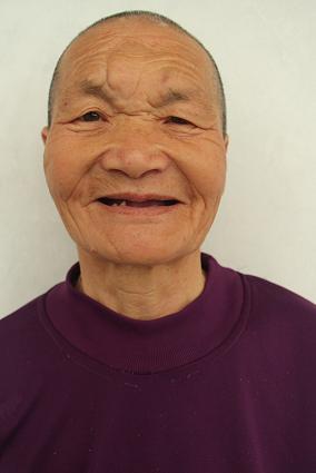 走失者照片 临沂寻亲：五旬女子被救助，高1米5...