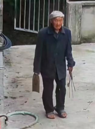 走失者照片 泸州市寻人：八旬老人走失，穿黑色衣...