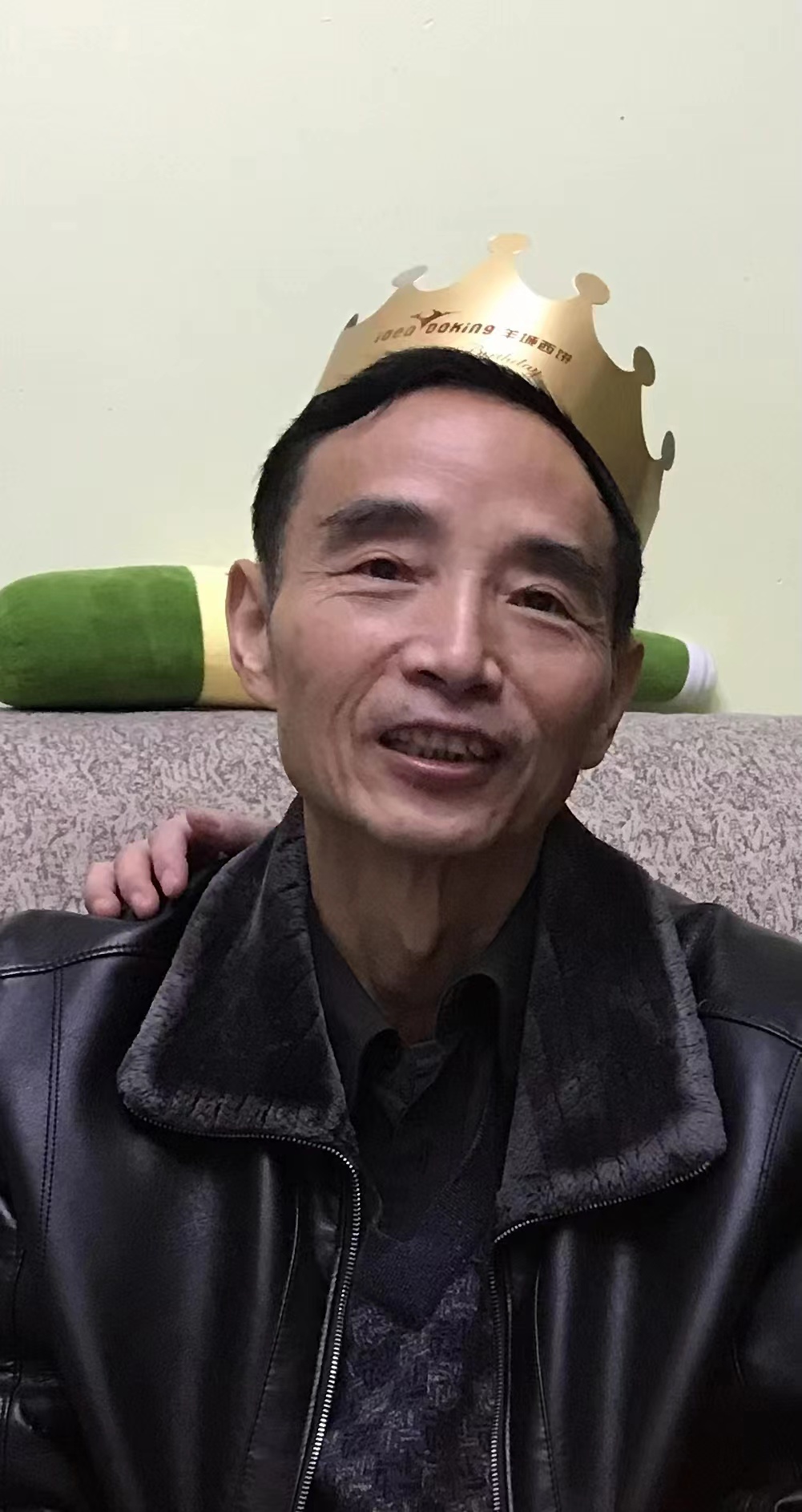 走失者照片 贵阳急寻！六旬老人患病离家，穿深棕...