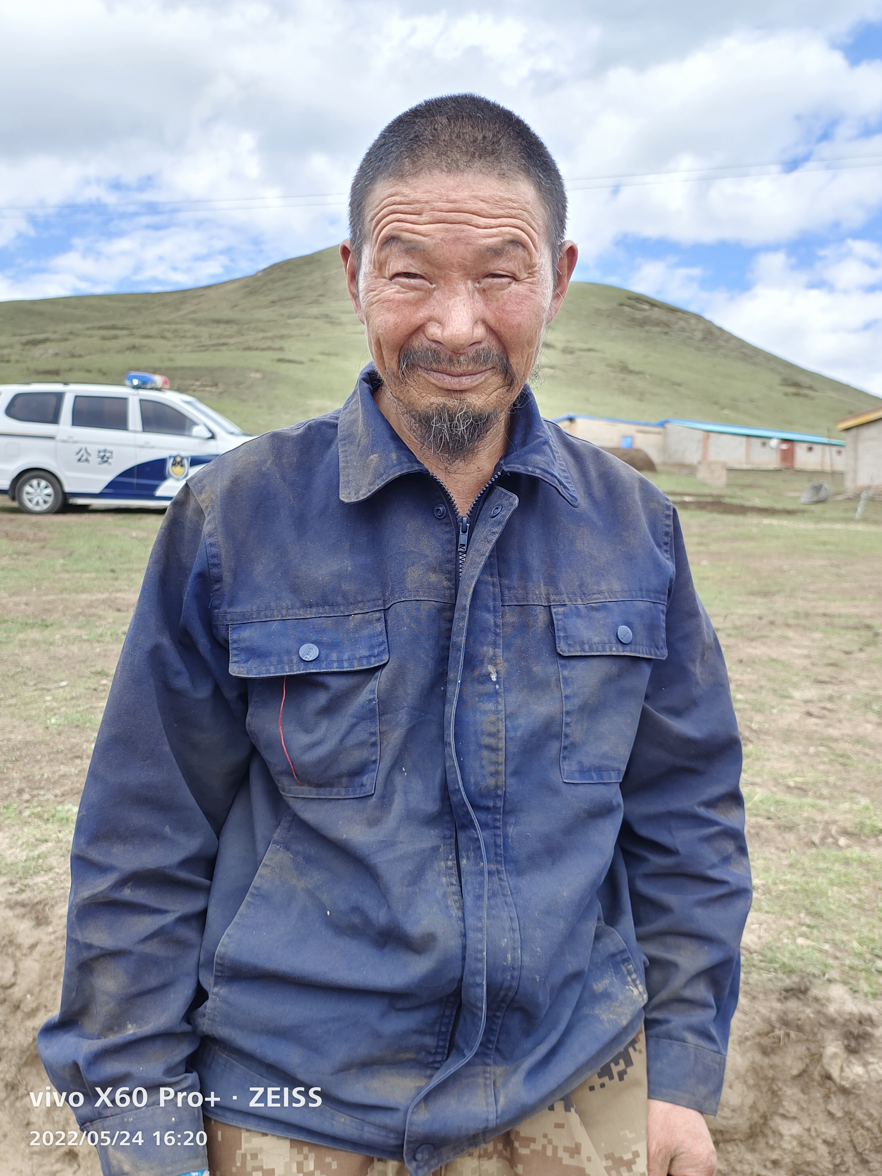 走失者照片 黄南州寻亲：五旬男子被救助，穿迷彩...