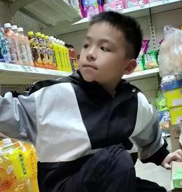 走失者照片 黔东南州凯里急寻：9岁男生失联，穿...