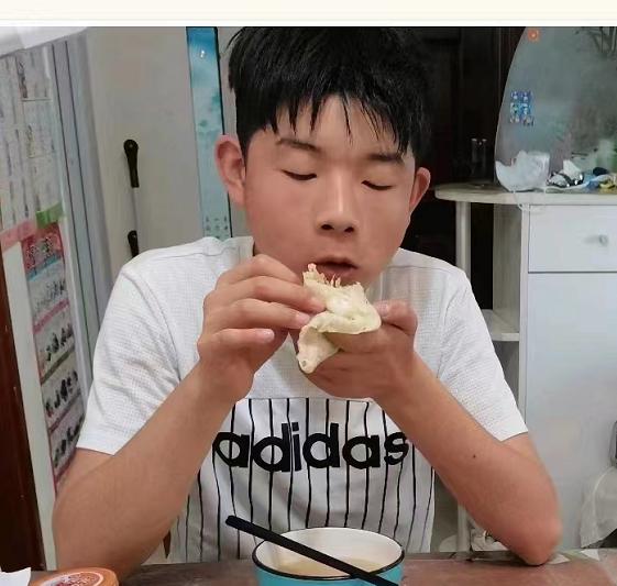 走失者照片 西安急寻：13岁男孩失联，高1米8...