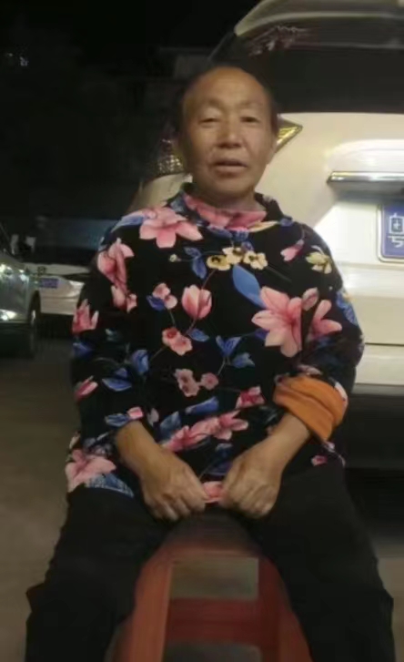 走失者照片 清远急寻：六旬老太失联，戴黑色帽子...