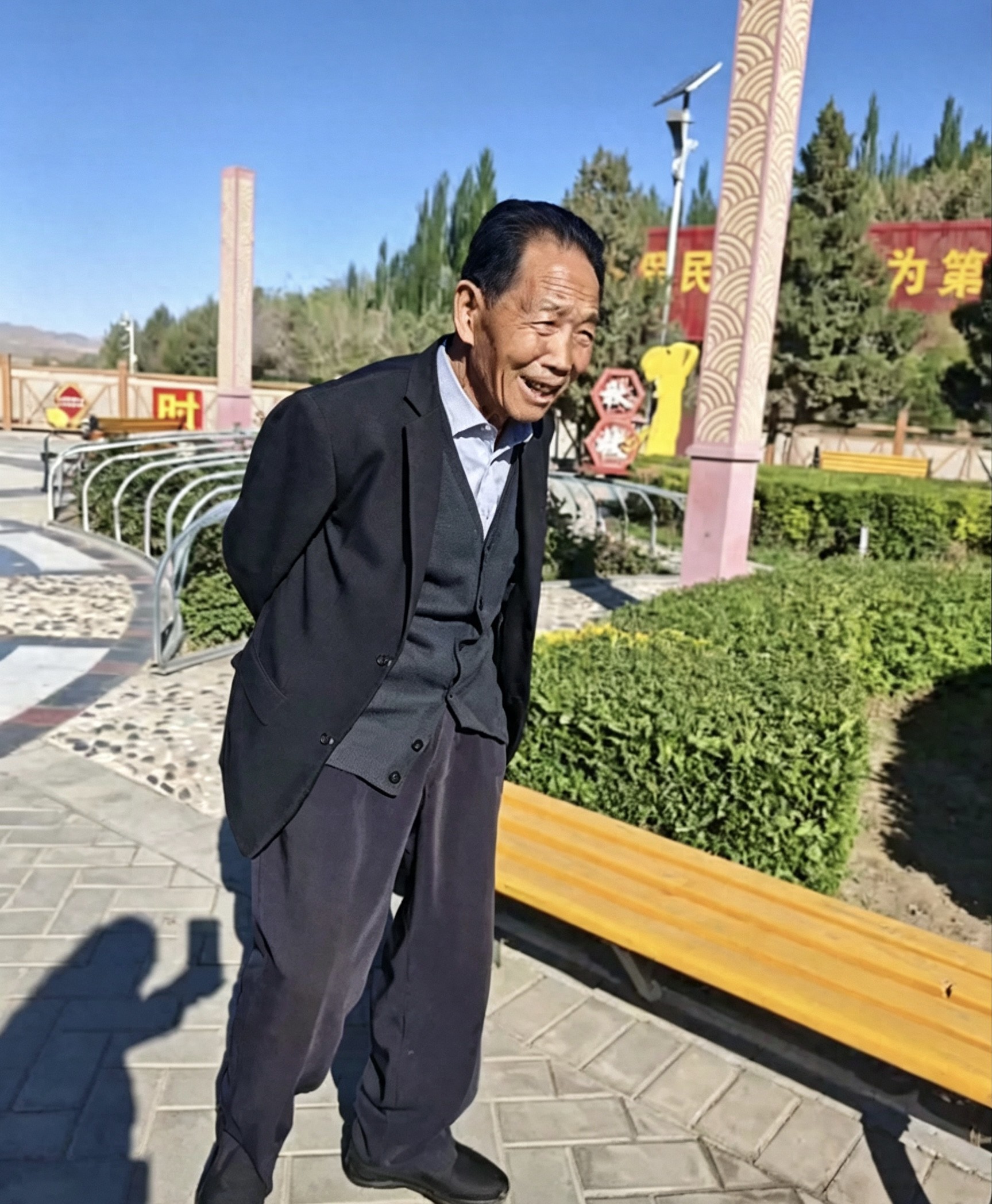 走失者照片 兰州市寻人：七旬老人走失，穿深色外...