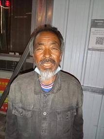 走失者照片 周口寻亲！六旬老人被救助，穿墨绿色...