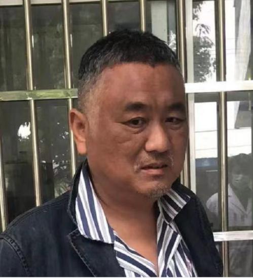 走失者照片 铜陵寻亲：六旬老人被救助数月，穿黑...