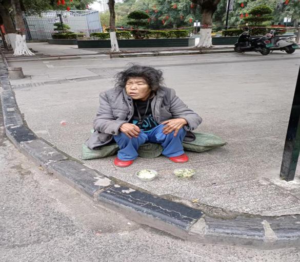 走失者照片 帮她回家：百色平果六旬老太被救助，...