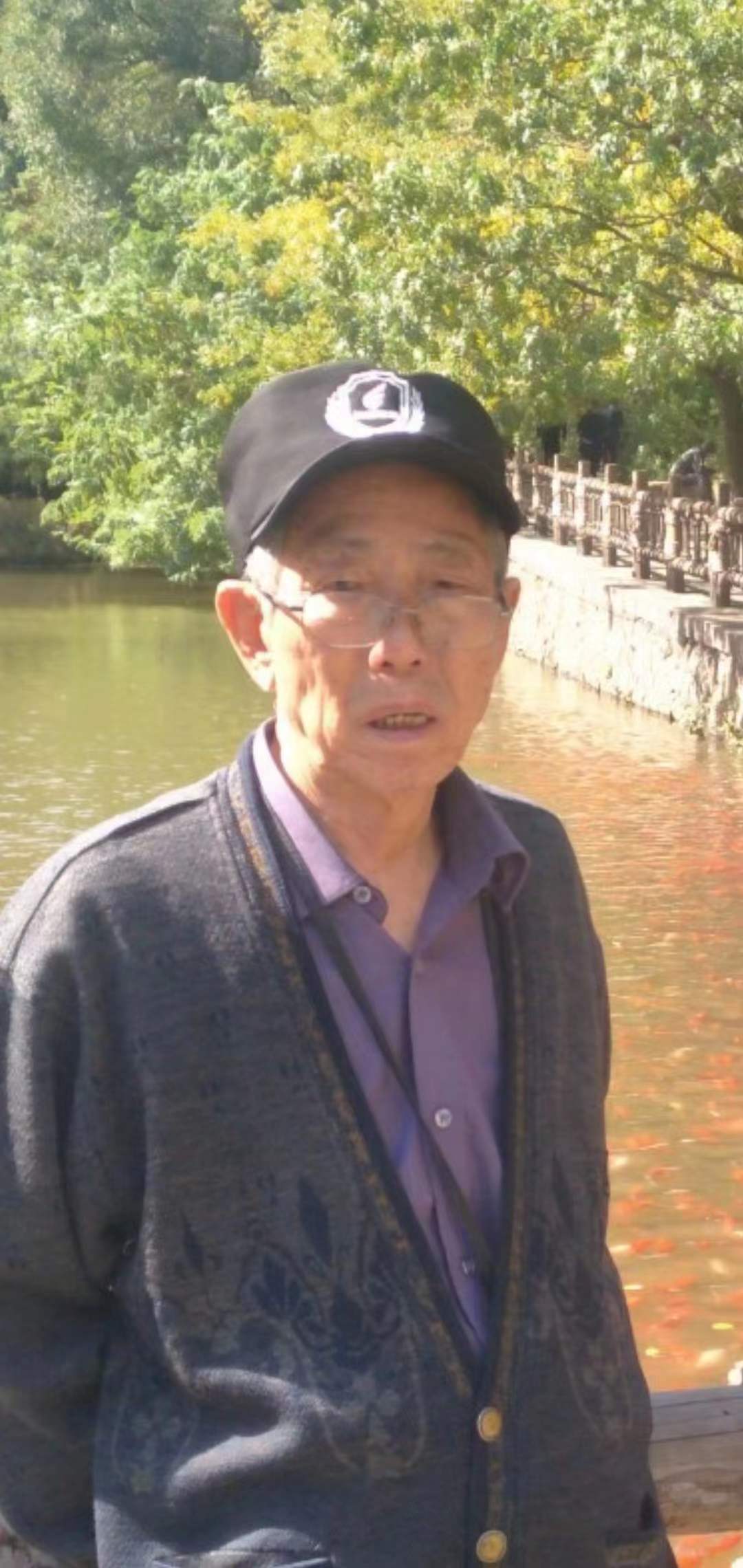 走失者照片 鞍山急寻：八旬老人走失，患小脑萎缩...