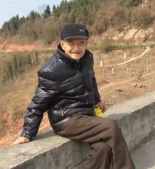 走失者照片 德阳急寻：八旬老人失联数十日，戴鸭...