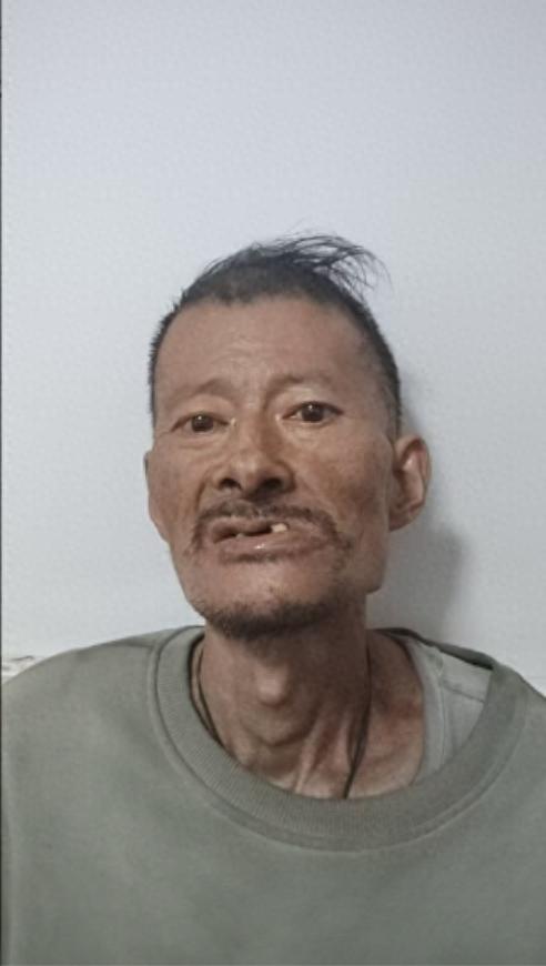 走失者照片 成都市寻亲：六旬老人被救助，穿灰色...