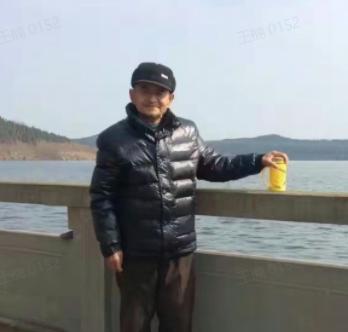 走失者照片 德阳急寻：八旬老人失联数十日，戴鸭...