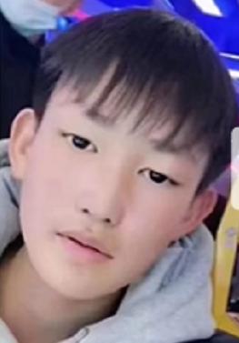 走失者照片 徐州新沂急寻：15岁男孩失联，穿黑...