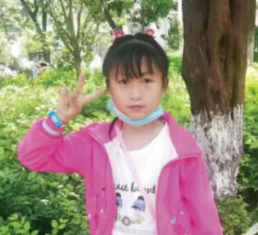 走失者照片 紧急寻人！昭通13岁女孩失联，穿灰...