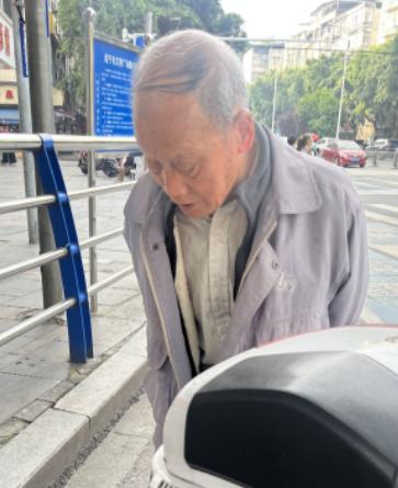 走失者照片 遂宁急寻：八旬老人走失，穿灰色上衣...