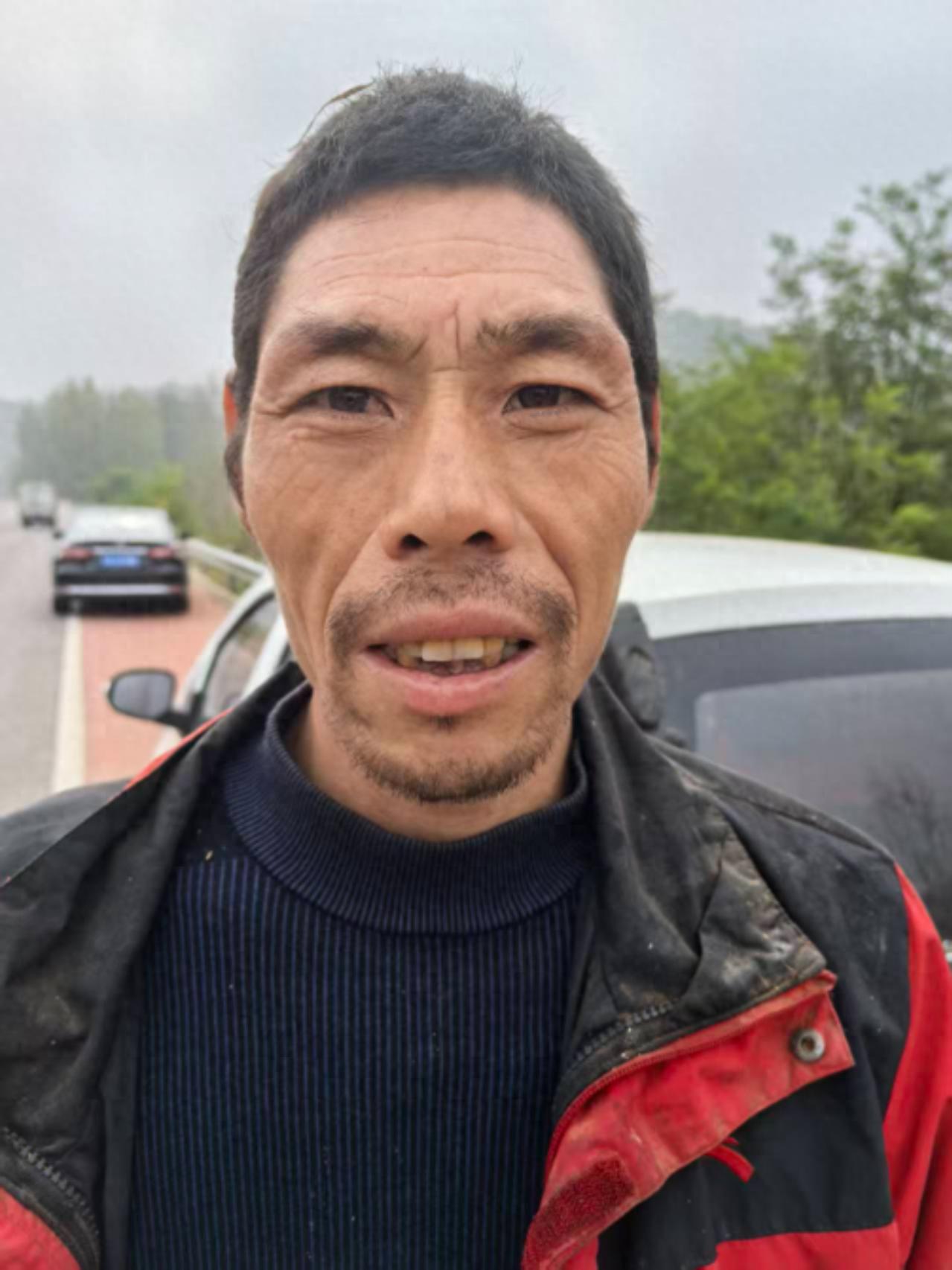 走失者照片 长治市寻亲：中年男子被救助，穿红色...