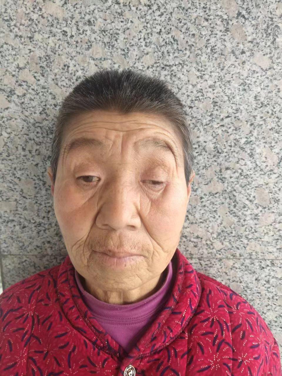 走失者照片 德州寻亲：六旬老太被救助，穿红色棉...