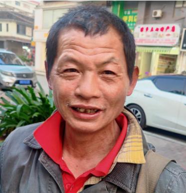 走失者照片 南宁寻亲：五旬男子被救助，穿深灰色...