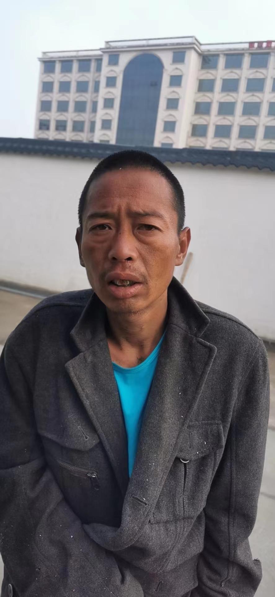 走失者照片 平顶山寻亲！舞钢五旬男子被救助，穿...
