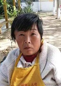 走失者照片 驻马店寻亲：五旬女子被救助，穿红色...
